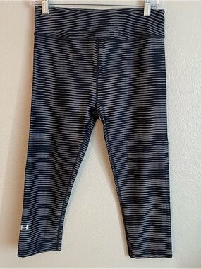 Under Armour HeatGear Compression capri leggings black stripes Medium